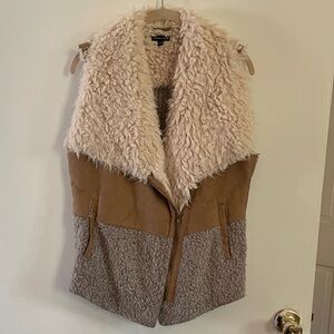 Chic Shearling Vest in Cream and Brown with pockets and side zippers